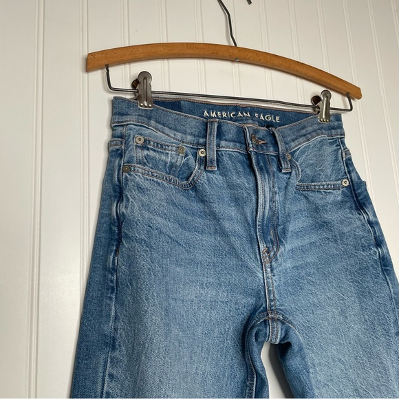 American Eagle Low Rise Baggy Straight Jeans - Picture 4 of 7